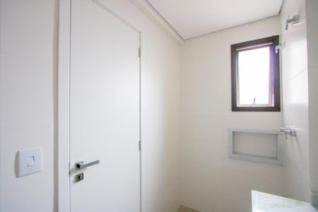 Apartamento à venda com 117m², 3 quartos e 2 vagasBanheiro do quarto 1