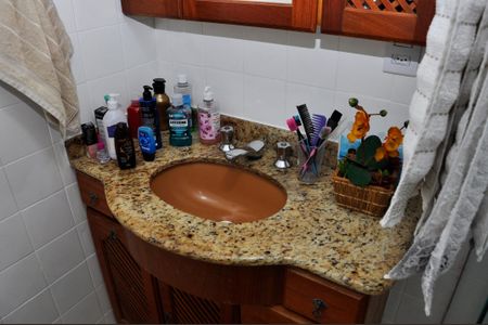 Apartamento para alugar com 69m², 3 quartos e 1 vagaDetalhe - Banheiro Social