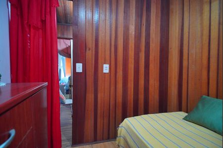 Quarto 2 de casa à venda com 2 quartos, 300m² em Jardim Carvalho, Porto Alegre