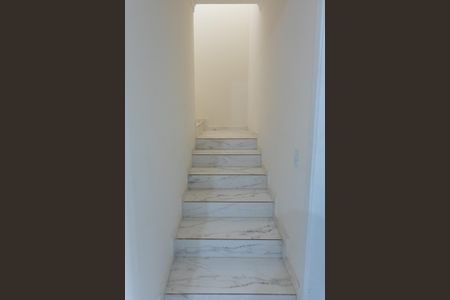 Casa para alugar com 140m², 3 quartos e 1 vagaEscada de Acesso ao Nível Superior