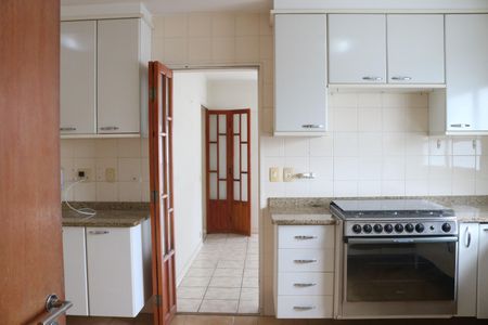 Apartamento à venda com 131m², 4 quartos e 3 vagasCozinha