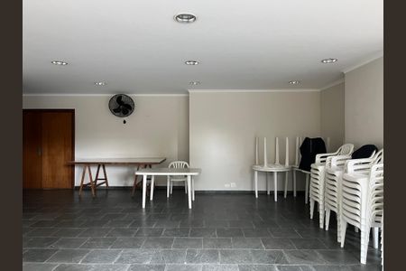 Apartamento à venda com 131m², 4 quartos e 3 vagas Apartamento à venda com 131m², 4 quartos e 3 vagasÁrea comum - Salão de festas