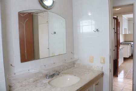 Apartamento à venda com 131m², 4 quartos e 3 vagasBanheiro 03