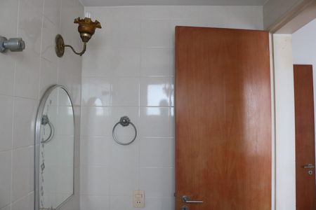 Apartamento à venda com 131m², 4 quartos e 3 vagasBanheiro 1