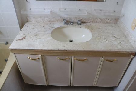 Apartamento à venda com 131m², 4 quartos e 3 vagasBanheiro 03