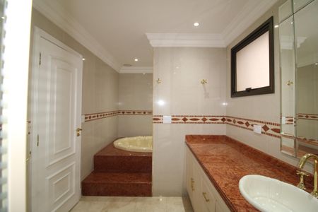 Apartamento para alugar com 206m², 4 quartos e 4 vagasQuarto 1 - Banheiro