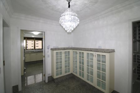 Apartamento para alugar com 206m², 4 quartos e 4 vagasCorredor