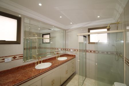 Apartamento para alugar com 206m², 4 quartos e 4 vagasQuarto 1 - Banheiro