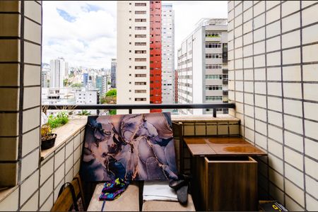 Varanda de kitnet/studio para alugar com 1 quarto, 50m² em Lourdes, Belo Horizonte