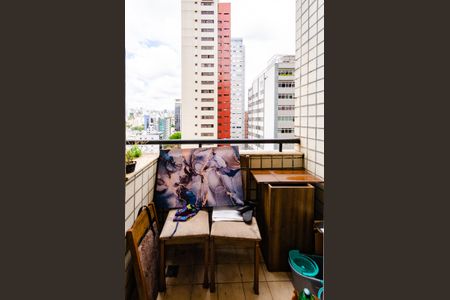 Varanda de kitnet/studio para alugar com 1 quarto, 50m² em Lourdes, Belo Horizonte