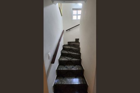 Casa à venda com 220m², 4 quartos e 3 vagasEscada