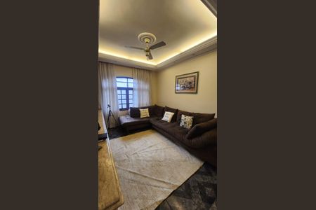 Casa à venda com 220m², 4 quartos e 3 vagasSala