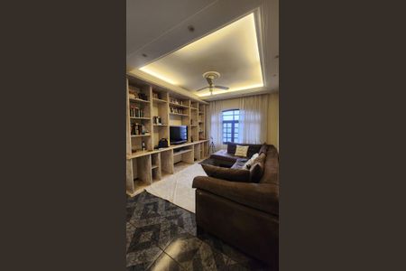 Casa à venda com 220m², 4 quartos e 3 vagasSala