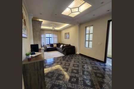 Casa à venda com 220m², 4 quartos e 3 vagasSala