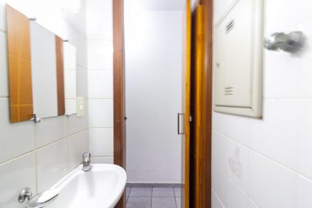 Casa à venda com 214m², 3 quartos e 2 vagas Casa à venda com 214m², 3 quartos e 2 vagasLavabo