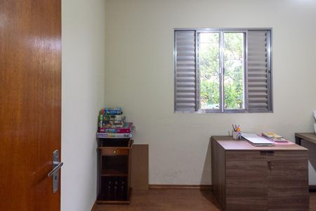 Casa à venda com 214m², 3 quartos e 2 vagas Casa à venda com 214m², 3 quartos e 2 vagasQuarto 2