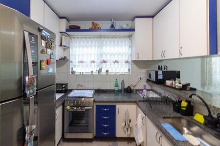 Casa à venda com 214m², 3 quartos e 2 vagas Casa à venda com 214m², 3 quartos e 2 vagasCozinha