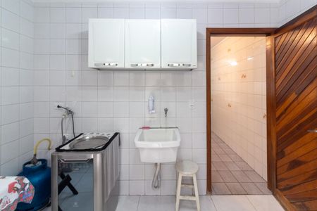 Casa à venda com 214m², 3 quartos e 2 vagas Casa à venda com 214m², 3 quartos e 2 vagasÁrea de Serviço 1