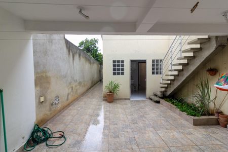 Casa à venda com 214m², 3 quartos e 2 vagas Casa à venda com 214m², 3 quartos e 2 vagasQuintal