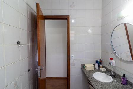 Casa à venda com 214m², 3 quartos e 2 vagas Casa à venda com 214m², 3 quartos e 2 vagasBanheiro Social