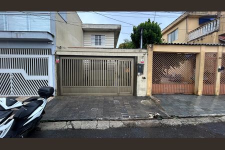 Casa à venda com 214m², 3 quartos e 2 vagas Casa à venda com 214m², 3 quartos e 2 vagasFachada