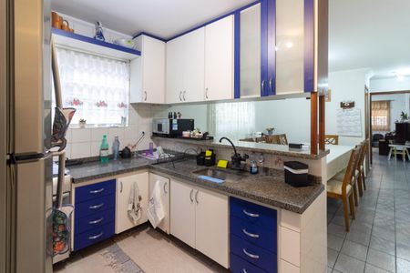 Casa à venda com 214m², 3 quartos e 2 vagas Casa à venda com 214m², 3 quartos e 2 vagasCozinha