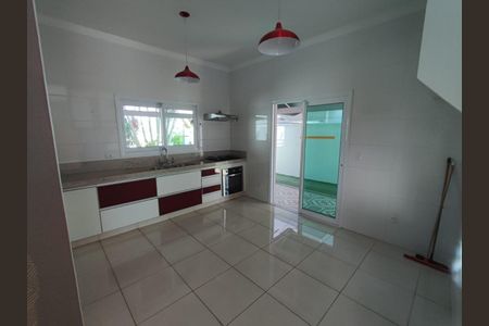 Casa de condomínio à venda com 217m², 4 quartos e 4 vagasFoto 01