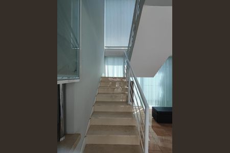 Casa de condomínio à venda com 217m², 4 quartos e 4 vagasFoto 01