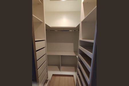 Casa de condomínio à venda com 217m², 4 quartos e 4 vagasFoto 01