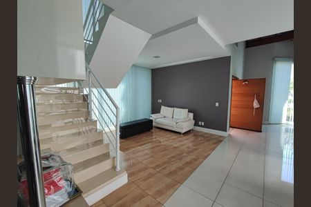 Casa de condomínio à venda com 217m², 4 quartos e 4 vagasFoto 01