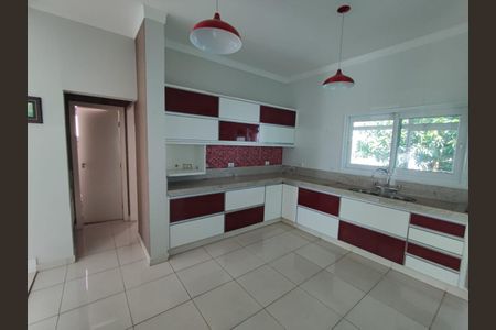 Casa de condomínio à venda com 217m², 4 quartos e 4 vagasFoto 01