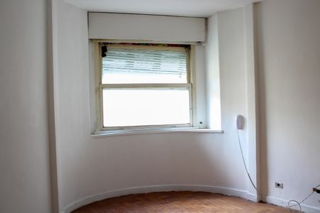Sala/Quarto - Janela de apartamento à venda com 1 quarto, 37m² em República, São Paulo