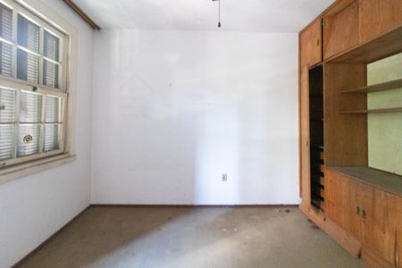 Casa à venda com 320m², 5 quartos e 2 vagas Casa à venda com 320m², 5 quartos e 2 vagasQuarto 5