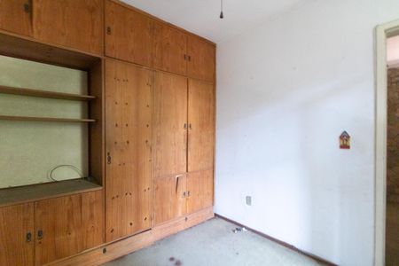 Casa à venda com 320m², 5 quartos e 2 vagas Casa à venda com 320m², 5 quartos e 2 vagasQuarto 5