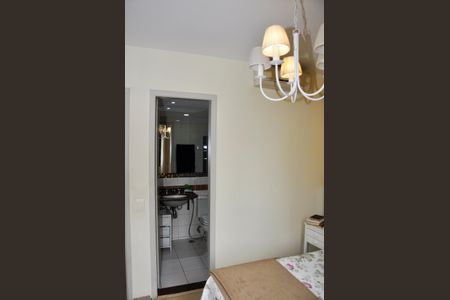 Apartamento à venda com 77m², 3 quartos e 2 vagasDetalhe - Quarto 01 com Suíte