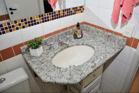 Apartamento à venda com 77m², 3 quartos e 2 vagasDetalhe - Banheiro Social