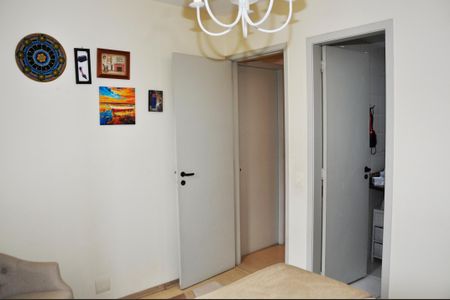 Apartamento à venda com 77m², 3 quartos e 2 vagasDetalhe - Quarto 01 com Suíte