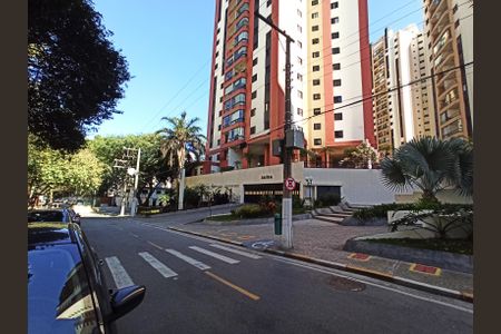 Apartamento à venda com 77m², 3 quartos e 2 vagasLocalização - Interno
