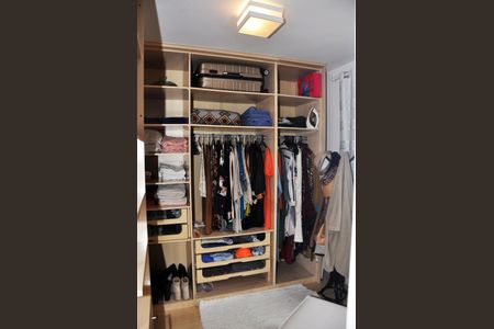 Apartamento à venda com 77m², 3 quartos e 2 vagasDetalhe - Quarto 02 - Closet