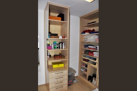 Apartamento à venda com 77m², 3 quartos e 2 vagasDetalhe - Quarto 02 - Closet