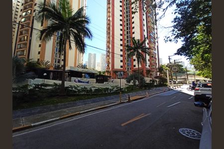 Apartamento à venda com 77m², 3 quartos e 2 vagasLocalização - Interno