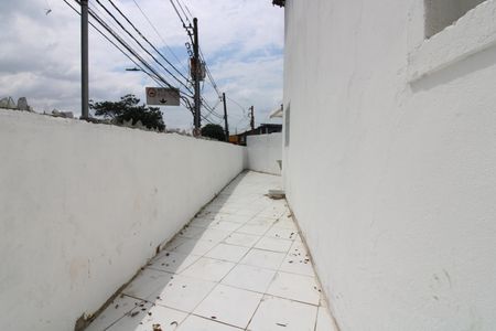 Casa para alugar com 64m², 2 quartos e 1 vagacorredor lateral