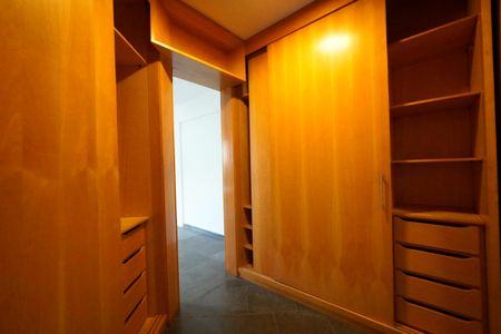 Apartamento para alugar com 190m², 3 quartos e 2 vagasSuíte