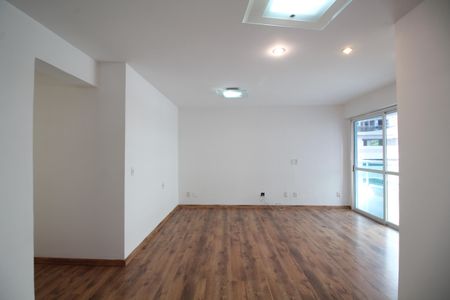 Apartamento à venda com 111m², 4 quartos e 2 vagasSala