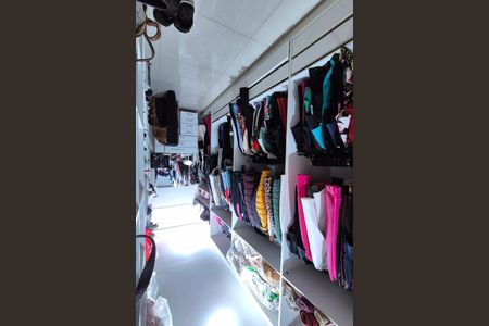 Casa de condomínio à venda com 400m², 5 quartos e 5 vagas Casa de condomínio à venda com 400m², 5 quartos e 5 vagasCloset da Suíte