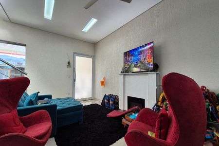 Casa de condomínio à venda com 400m², 5 quartos e 5 vagas Casa de condomínio à venda com 400m², 5 quartos e 5 vagasSala de TV 2