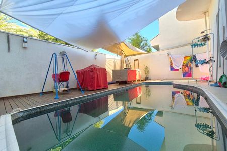 Casa de condomínio à venda com 400m², 5 quartos e 5 vagas Casa de condomínio à venda com 400m², 5 quartos e 5 vagasÁrea comum - Piscina