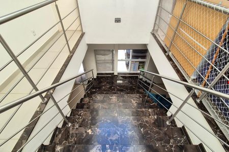 Casa de condomínio à venda com 400m², 5 quartos e 5 vagas Casa de condomínio à venda com 400m², 5 quartos e 5 vagasEscada