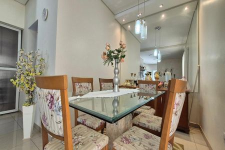 Casa de condomínio à venda com 400m², 5 quartos e 5 vagas Casa de condomínio à venda com 400m², 5 quartos e 5 vagasSala de Jantar