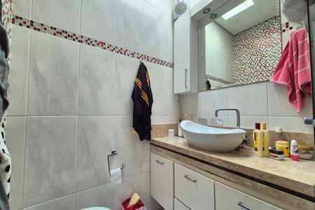 Casa de condomínio à venda com 400m², 5 quartos e 5 vagas Casa de condomínio à venda com 400m², 5 quartos e 5 vagasBanheiro da Suíte